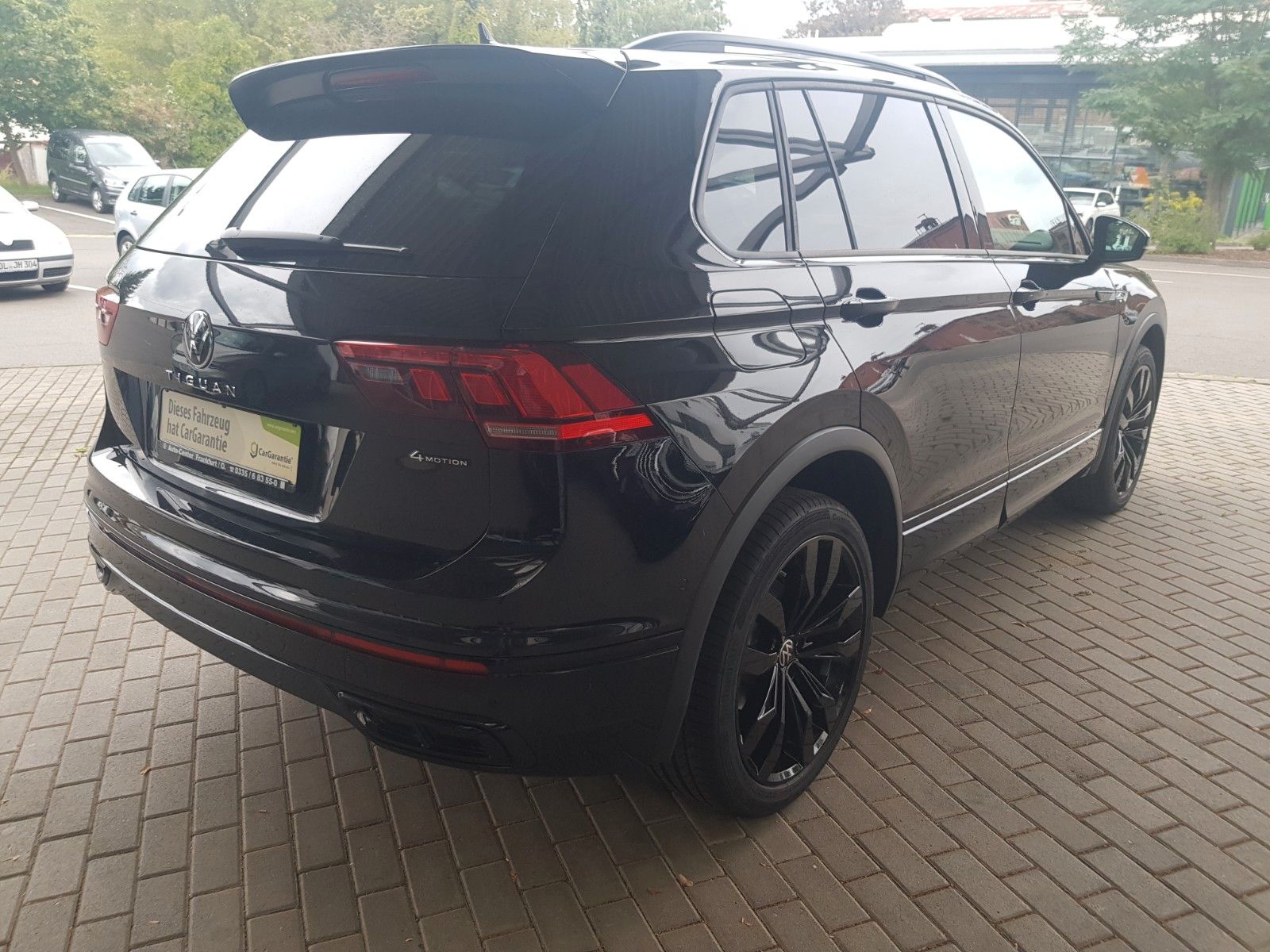Volkswagen Tiguan 2.0 TDI SCR 4MOTION R-Line - Samsaru's Car Outlet