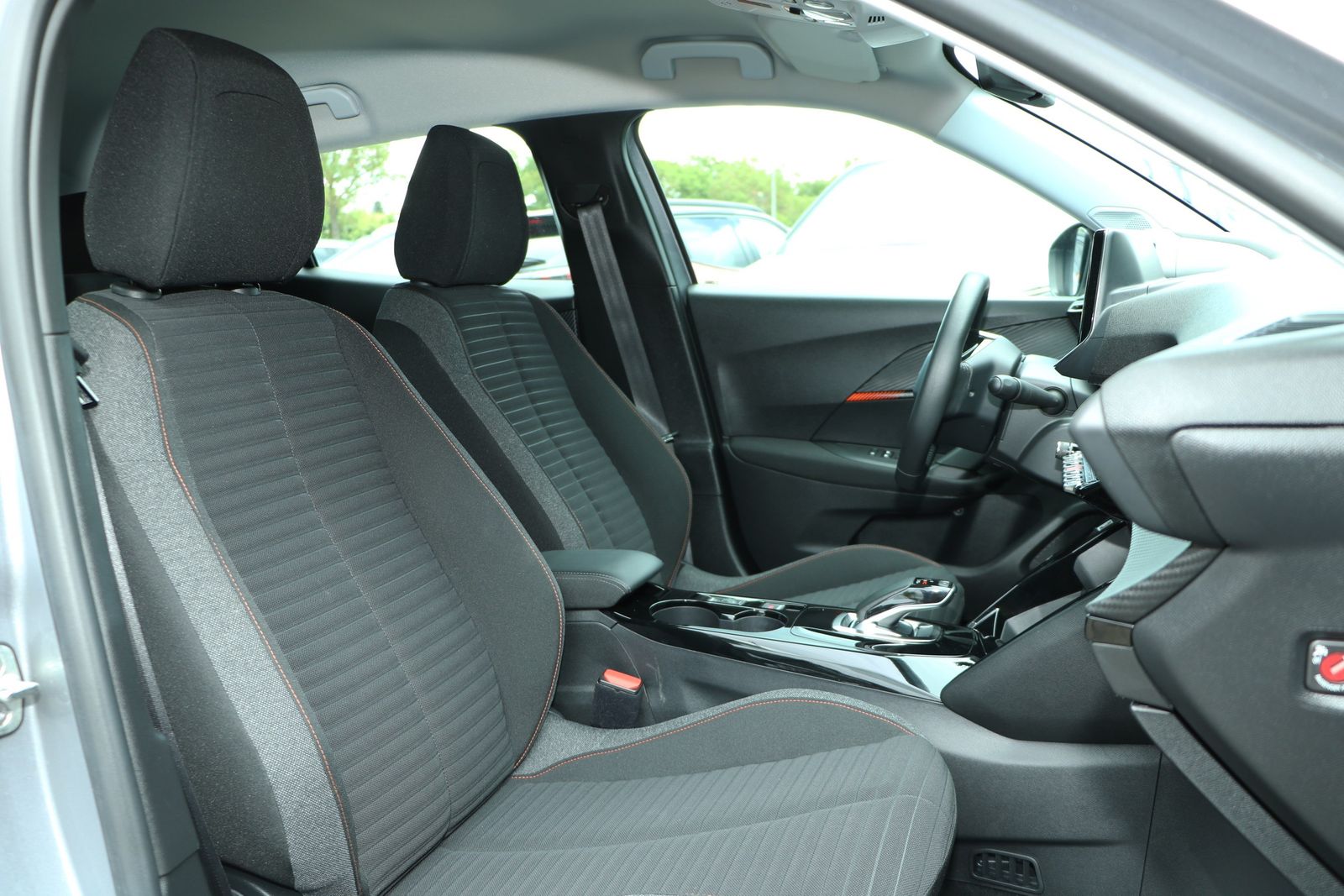 Peugeot 2008 136 e-Active - Samsaru's Car Outlet