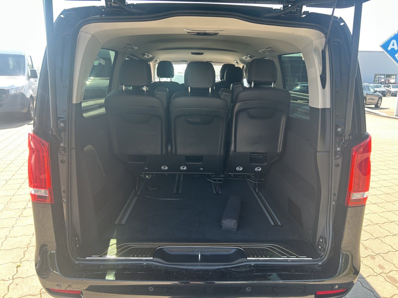 Mercedes-Benz V 300 d - Samsaru's Car Outlet