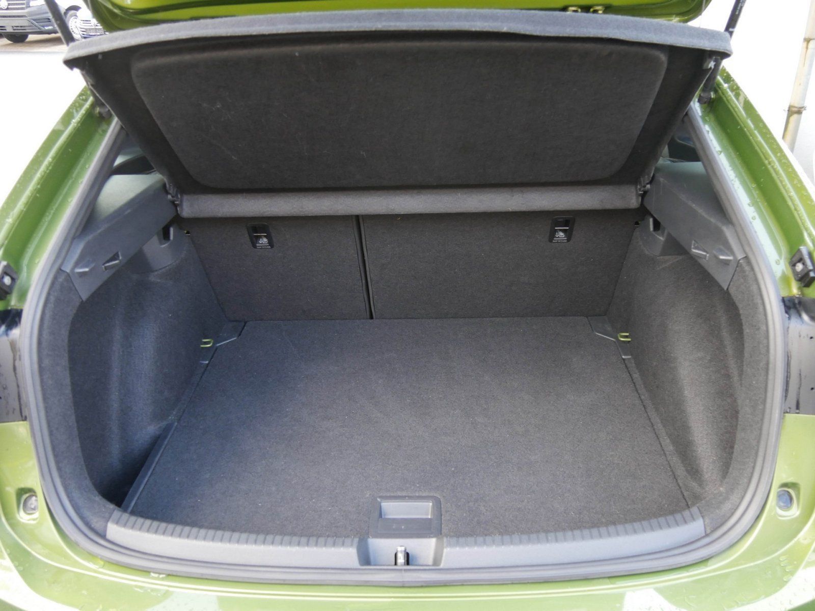 Volkswagen Taigo 1.5 TSI R-Line Black - Samsaru's Car Outlet