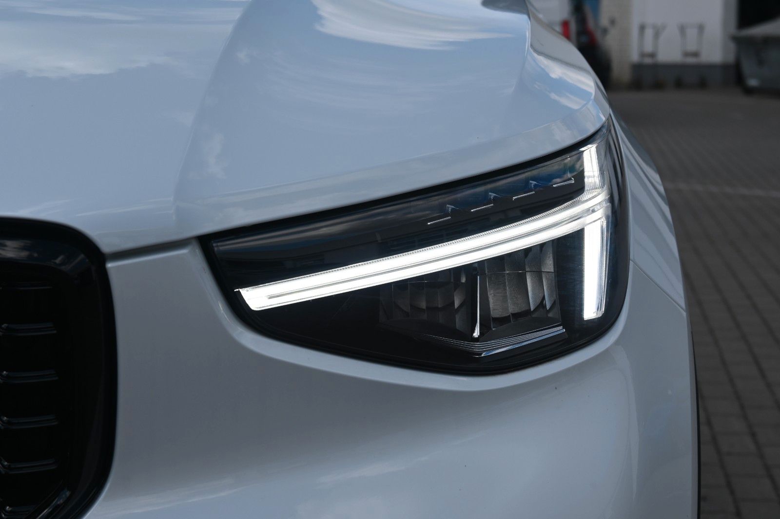 Volvo XC40 B4 DKG Plus Dark*H&K*FSHZG*360°*ACC*AHK