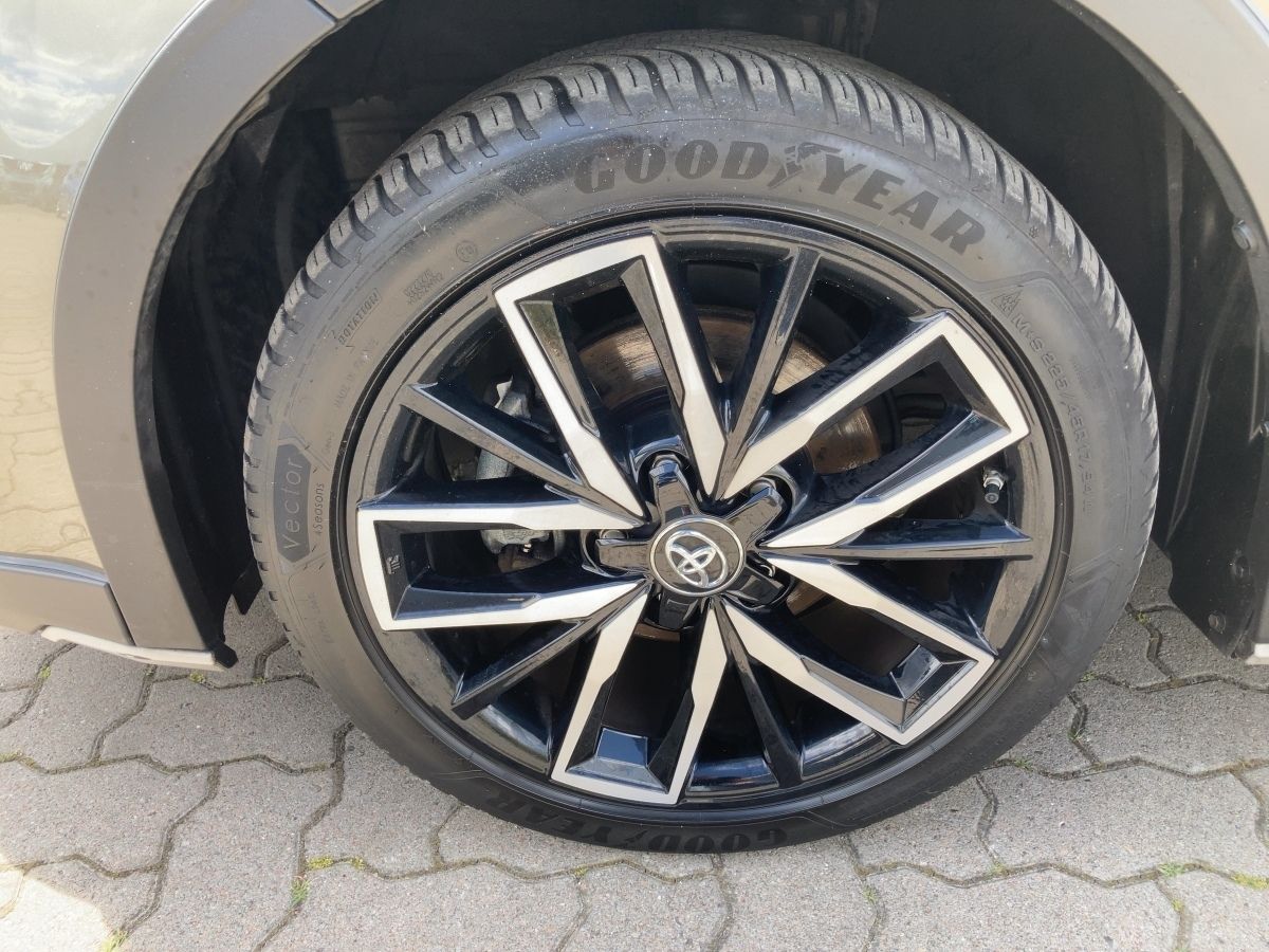 Toyota Corolla Touring Sports Hybrid - Samsaru's Car Outlet