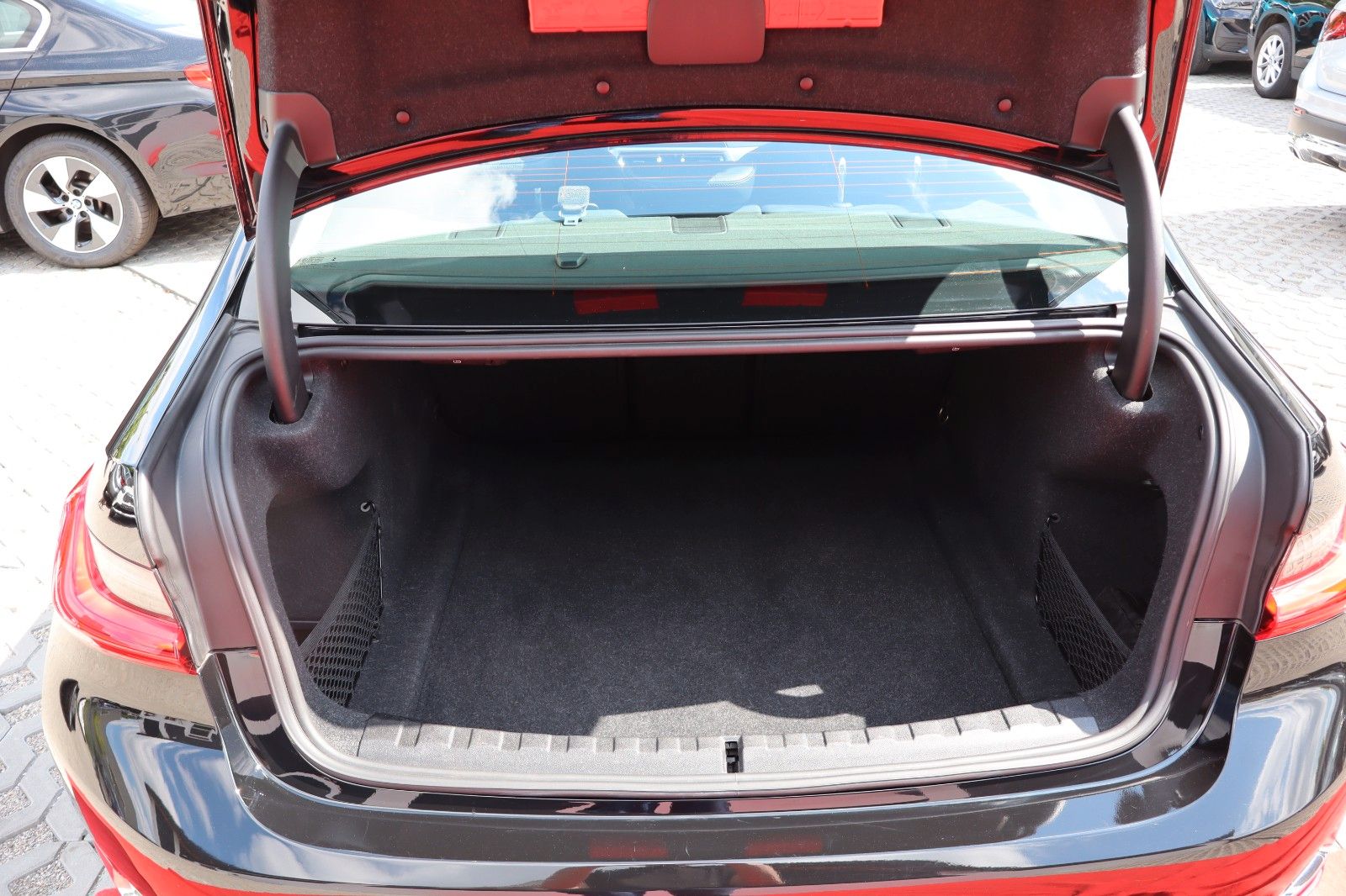 BMW 320 d Luxury Line - Samsaru's Car Outlet