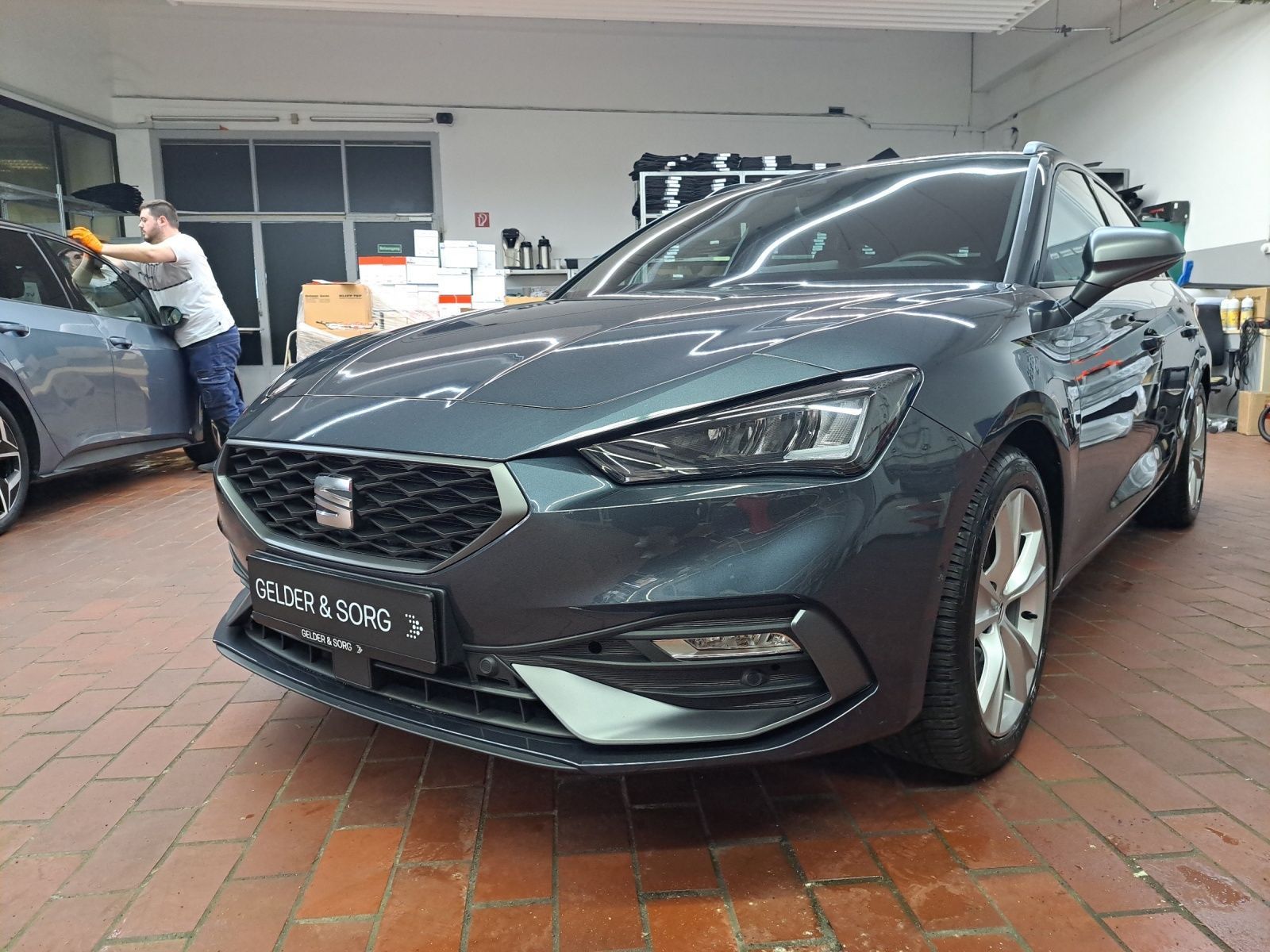 Seat Leon Sportstourer FR 2.0 TDI LED*RFK*AHK*Navi*AC