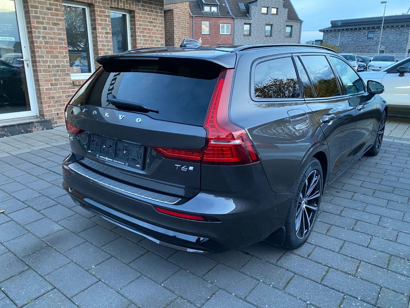 Volvo V60 T6 Plus Dark Kombi Recharge AWD Plug-In