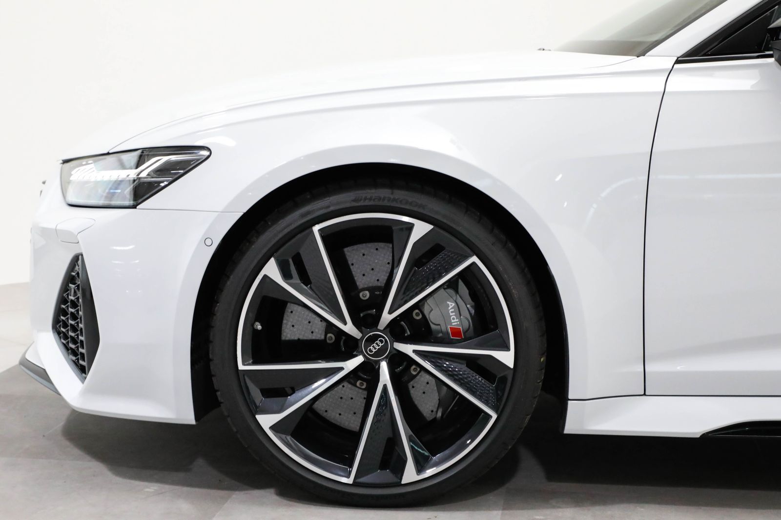 Audi RS 6 Avant AHK Matrix HUD Keramik Pano 305km/h