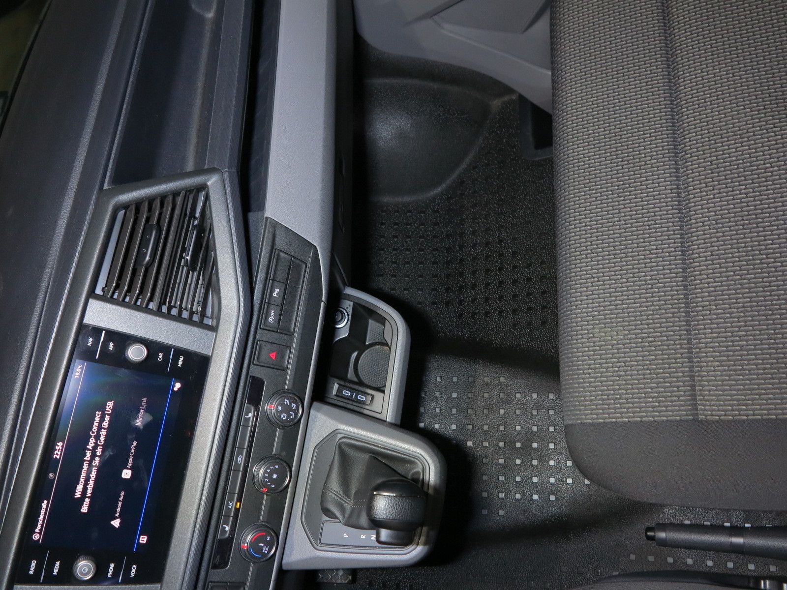 Volkswagen Transporter T6.1 TDI2.0 SCR DSG7 Lang Navi Klima