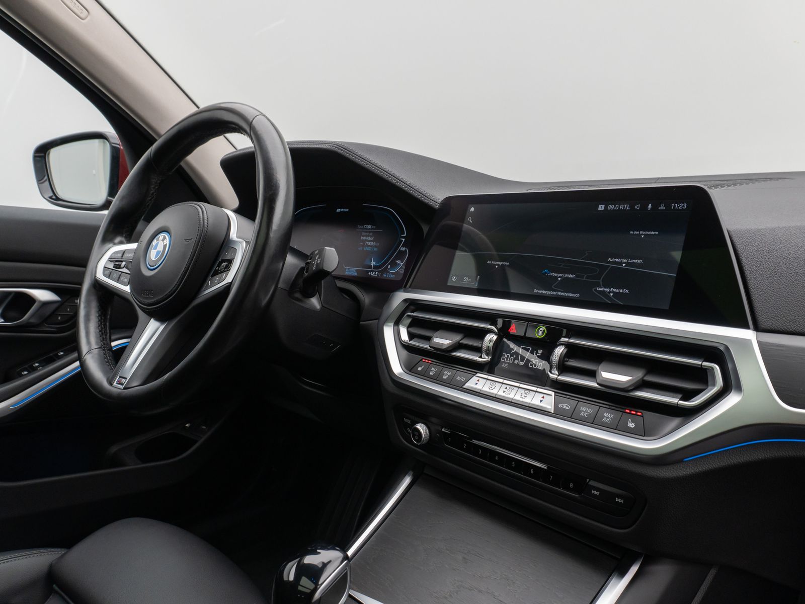 BMW 320e Luxury Line - Samsaru's Car Outlet
