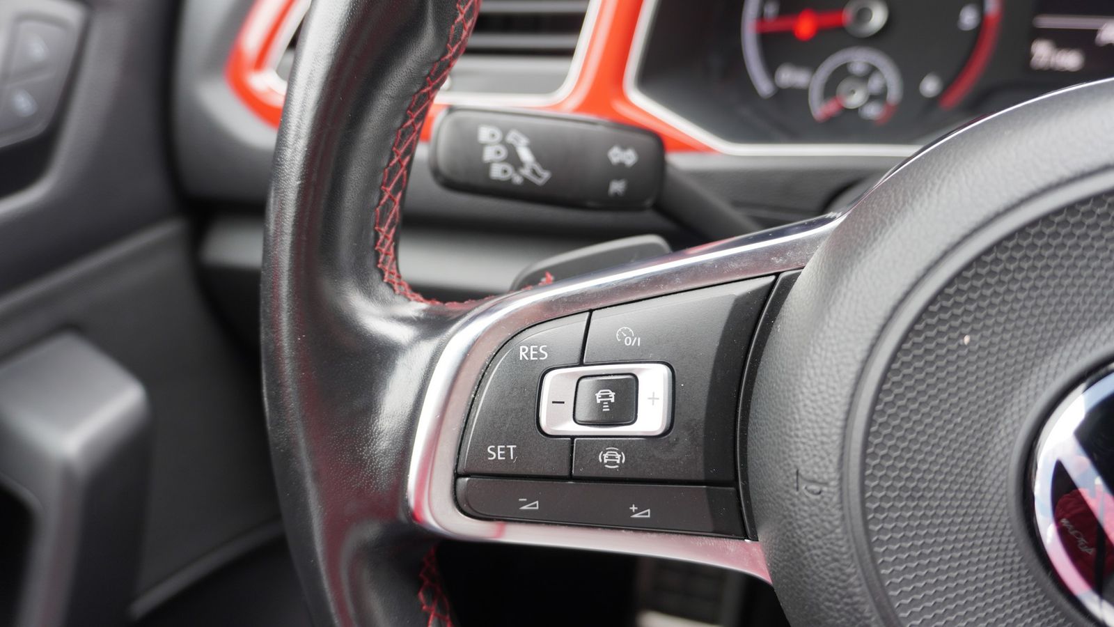 Volkswagen T-Roc 2.0 TDI R-Line - Samsaru's Car Outlet