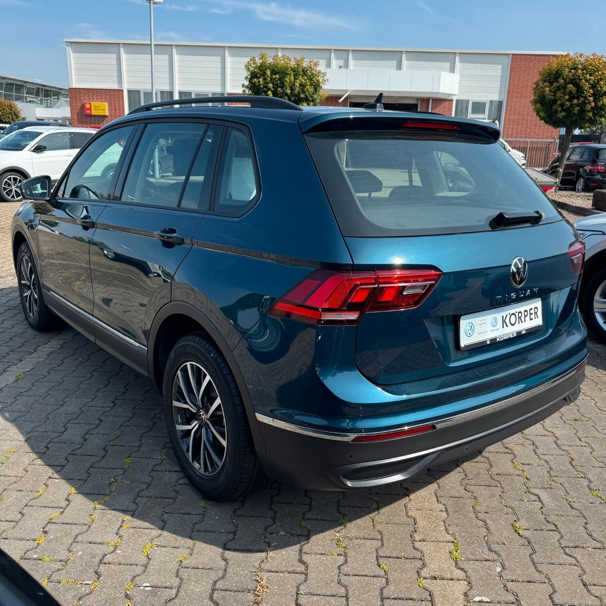Volkswagen Tiguan Life 2.0 TDI - Samsaru's Car Outlet