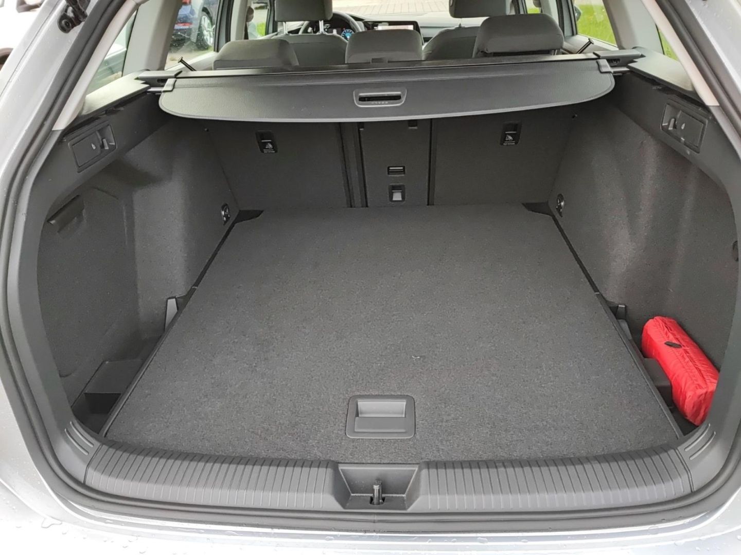 Volkswagen Golf Variant VIII 8 Life 1.0 TSI - Samsaru's Car Outlet