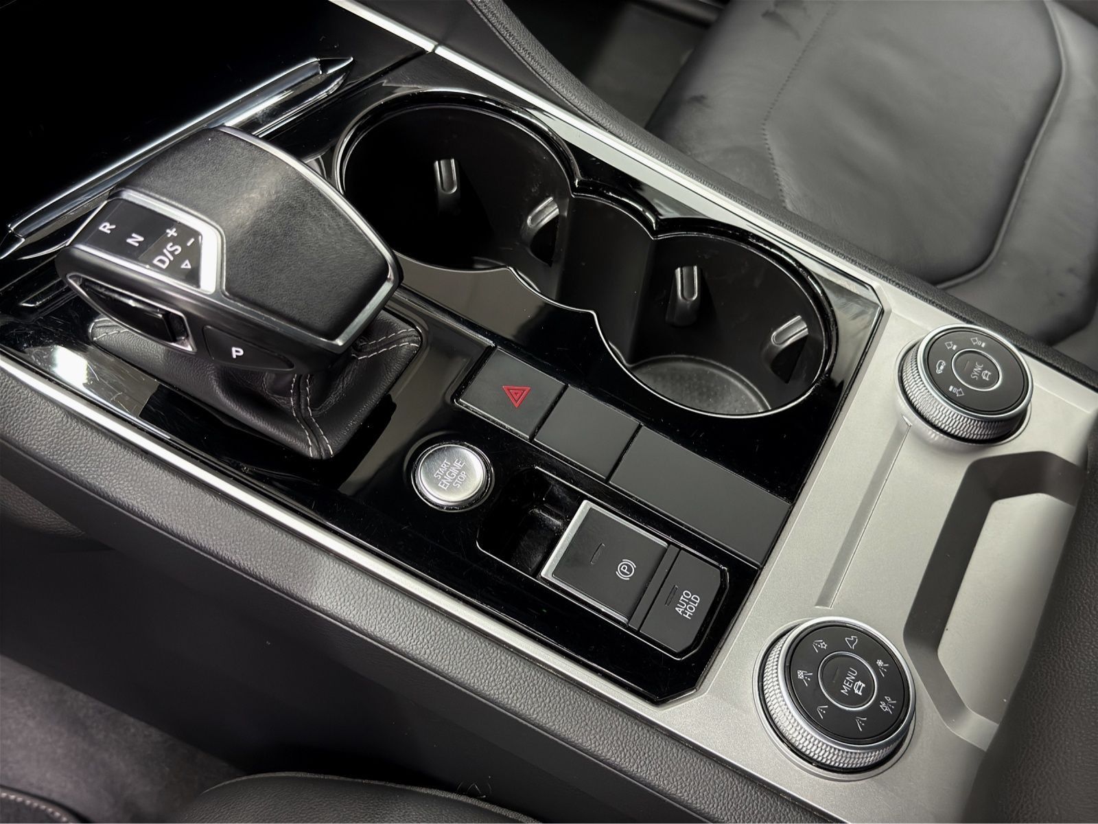 Volkswagen Touareg 3.0 TDI R-LINE BLACK - Samsaru's Car Outlet