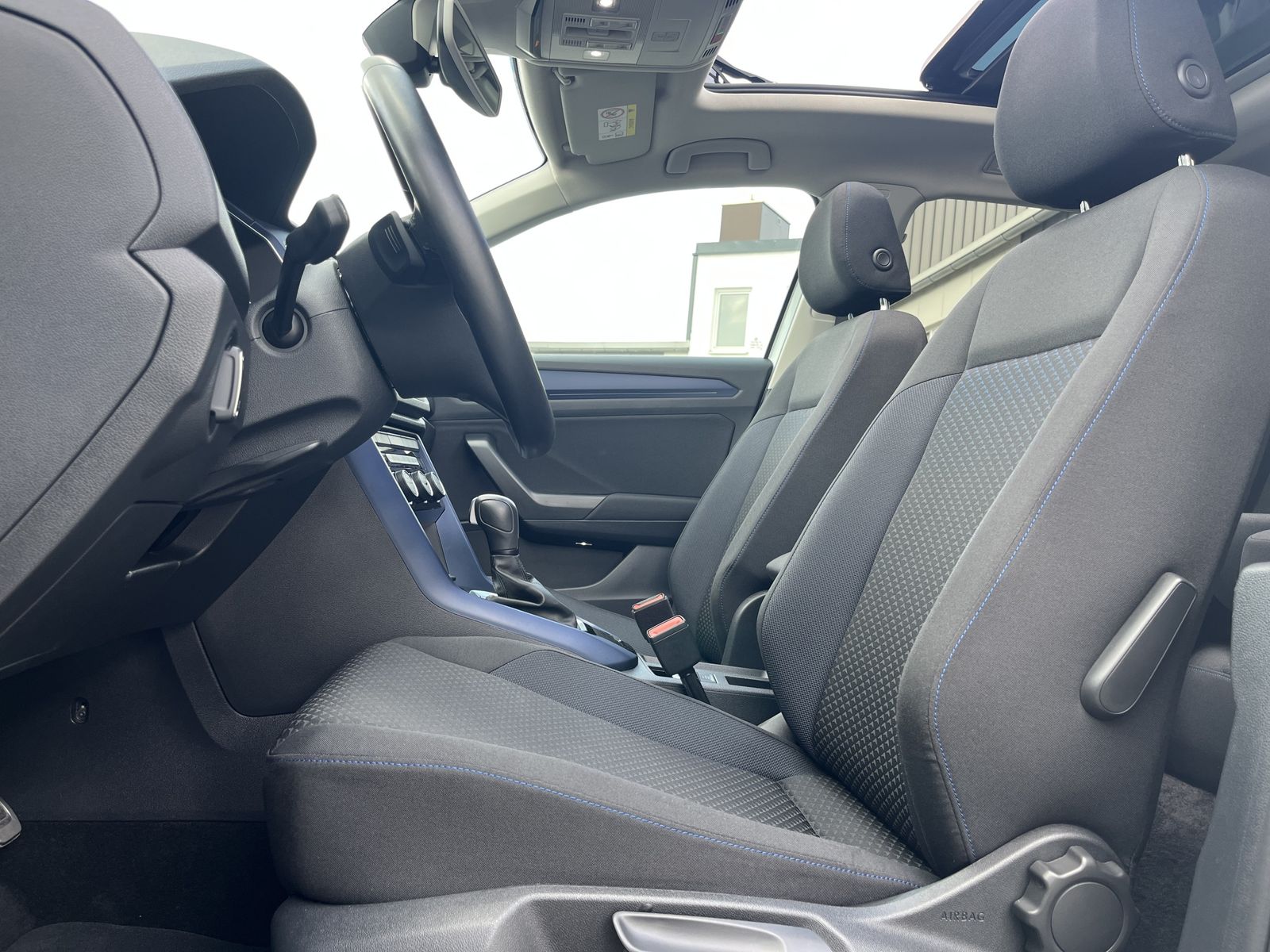 Volkswagen T-Roc 2.0 TDI DSG R-Line - Samsaru's Car Outlet