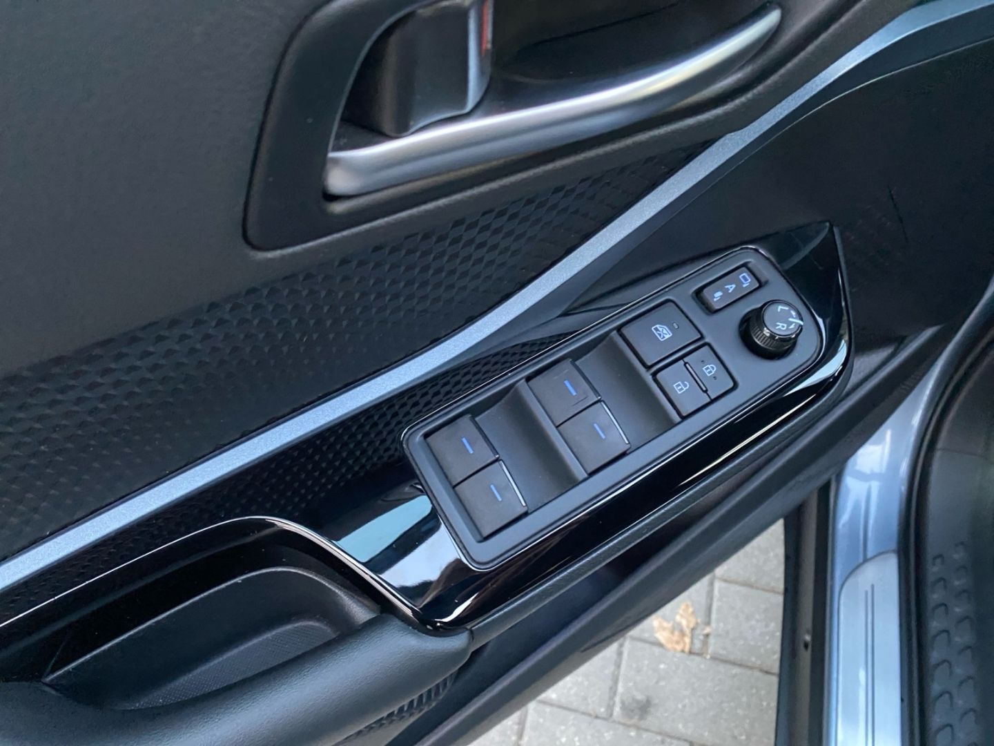 Toyota C-HR 2.0 Hybrid Team D *LED*AHK*CAM*SHZ*ACC*PDC*