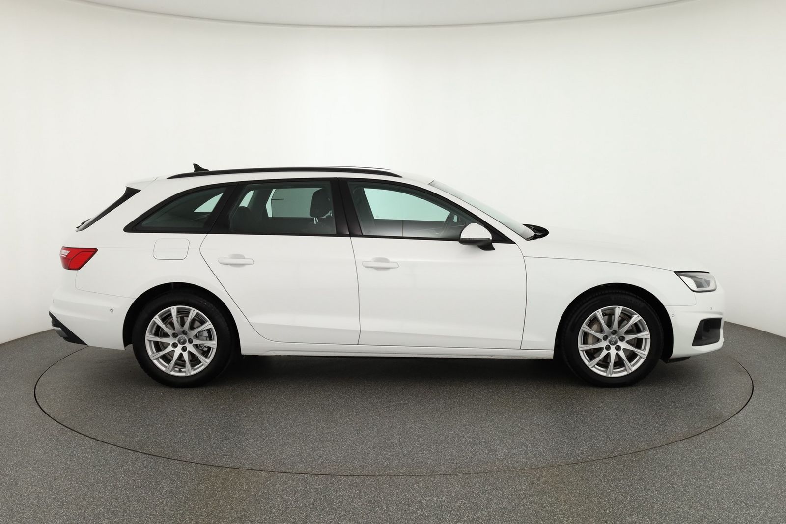 Audi A4 40 TDI Avant S-tronic - Samsaru's Car Outlet