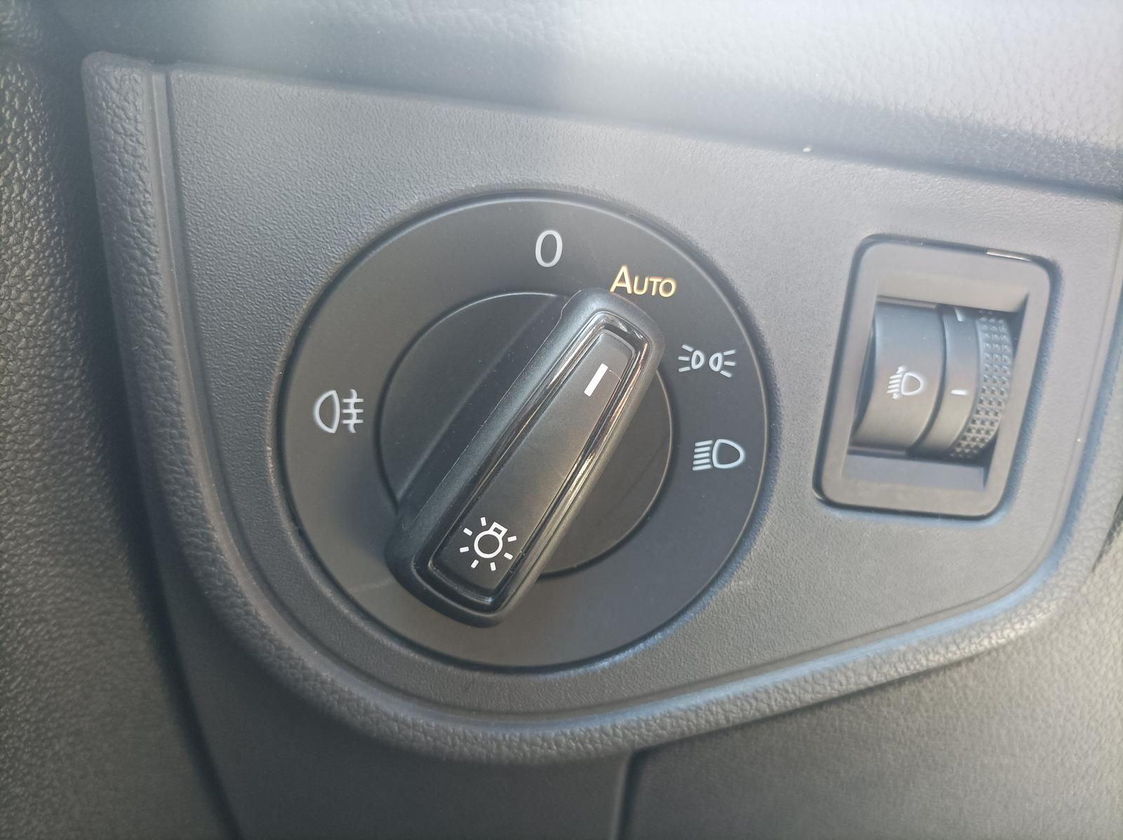 Volkswagen Taigo 1.0 TSI Life - Samsaru's Car Outlet