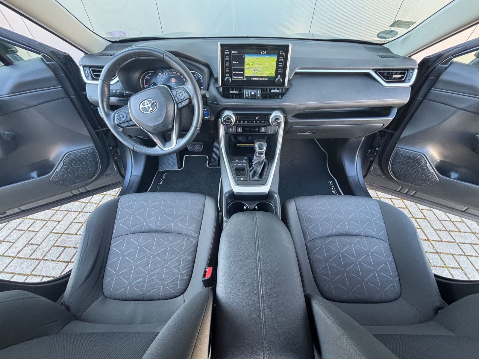 Toyota RAV4 Hybrid 4x2 - Samsaru's Car Outlet