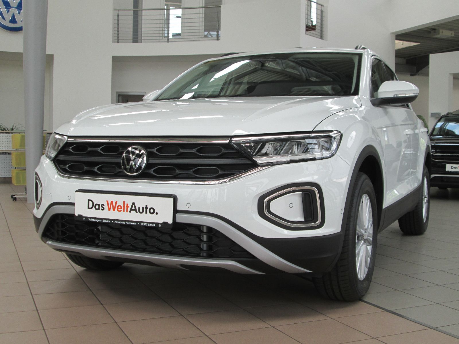 Volkswagen T-Roc Life 110PS TSI - Samsaru's Car Outlet