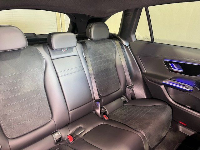 Mercedes-Benz GLC 300 e 4M AMG Night Pano/Memo/20"/Dist/AHK/To