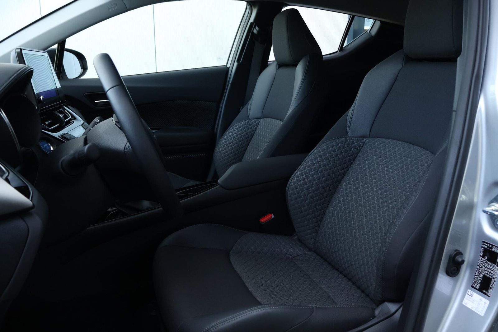 Toyota C-HR 1.8 Hybrid Dynamic - Samsaru's Car Outlet