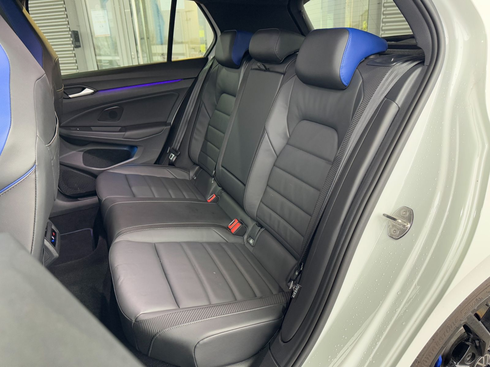 Volkswagen Golf VIII R 2.0 TSI DSG - Samsaru's Car Outlet