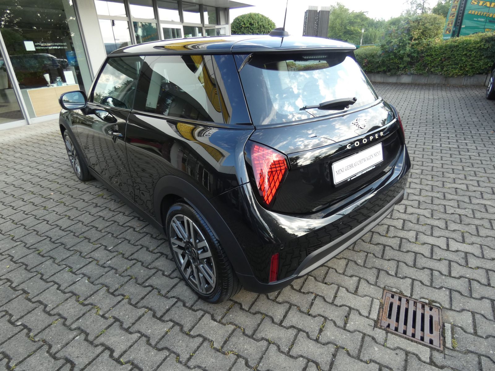 MINI Cooper C - Samsaru's Car Outlet