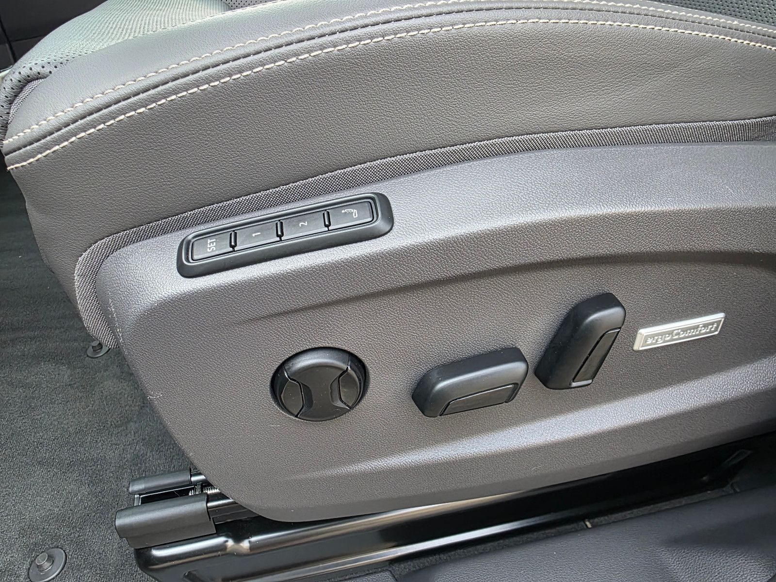 Volkswagen Multivan Style eHybrid 4M AHK Sitzbelüf NP:103T€