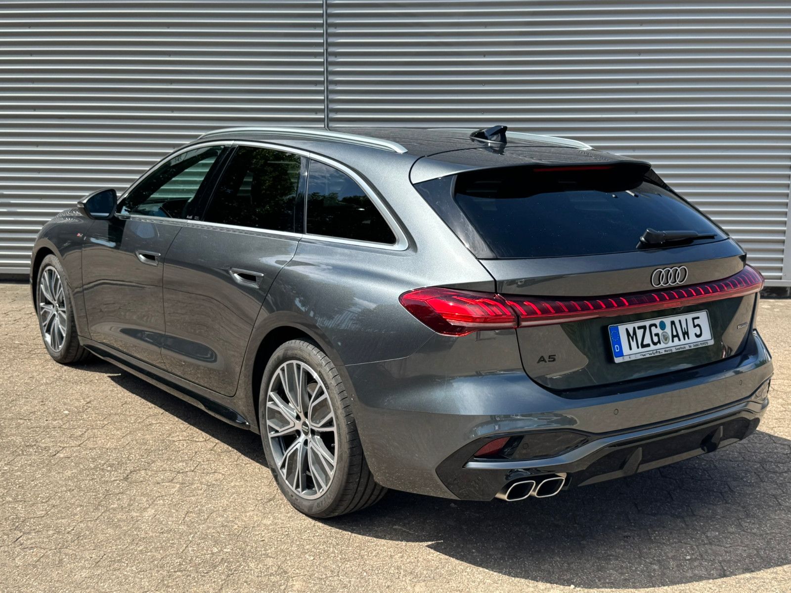 Audi A5 Avant TDI 150 kW quattro S-line AHK ACC