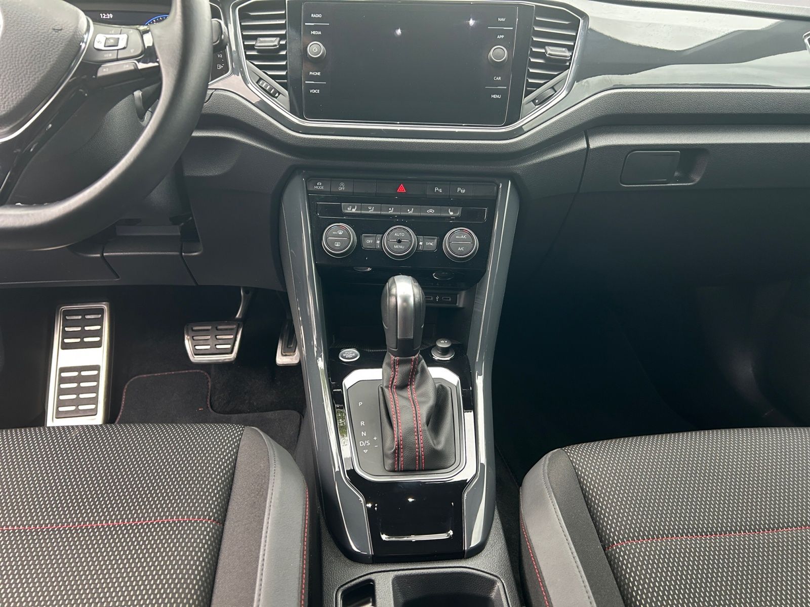 Volkswagen T-Roc 1.5 TSI Sport R-Line - Samsaru's Car Outlet