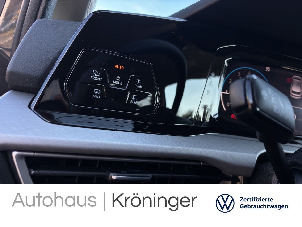 Volkswagen Golf VIII 1.5 TSI Life - Samsaru's Car Outlet