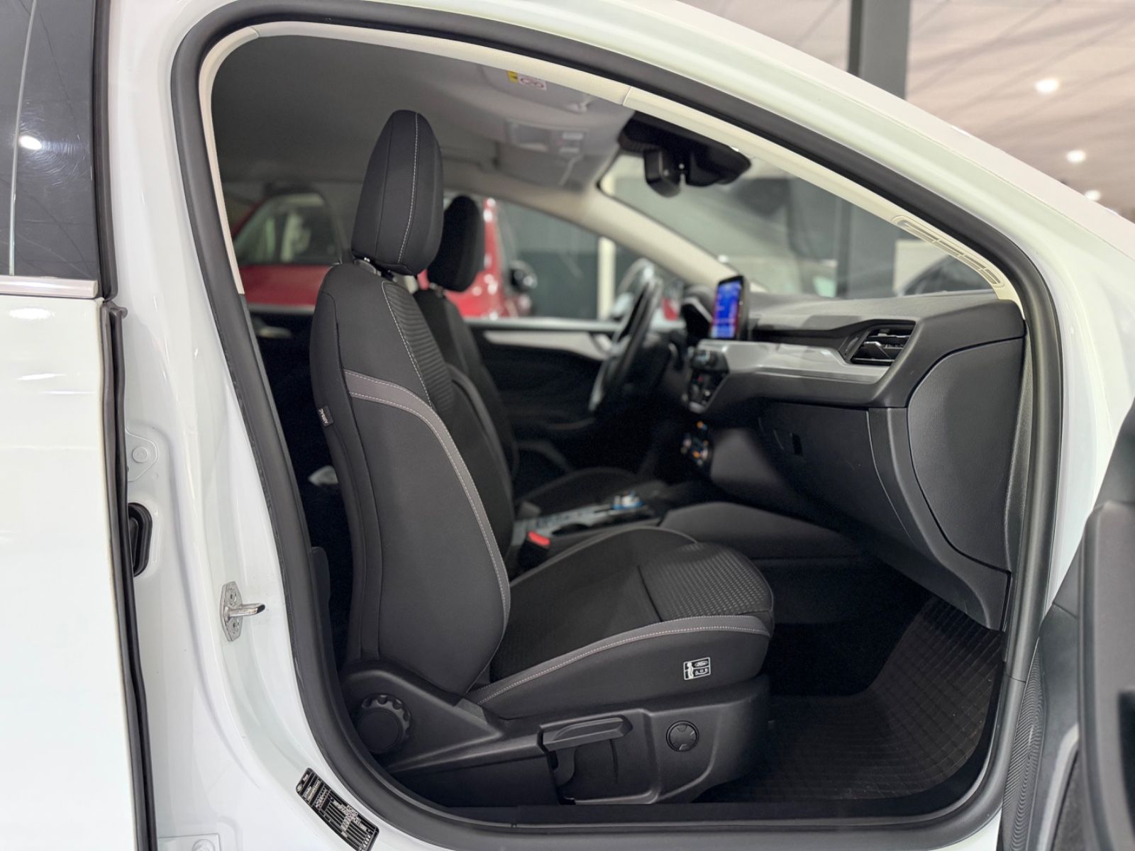 Ford Focus Turnier 2.0 C&C*AUTOMATIK*AHK*KAMERA*ACC*