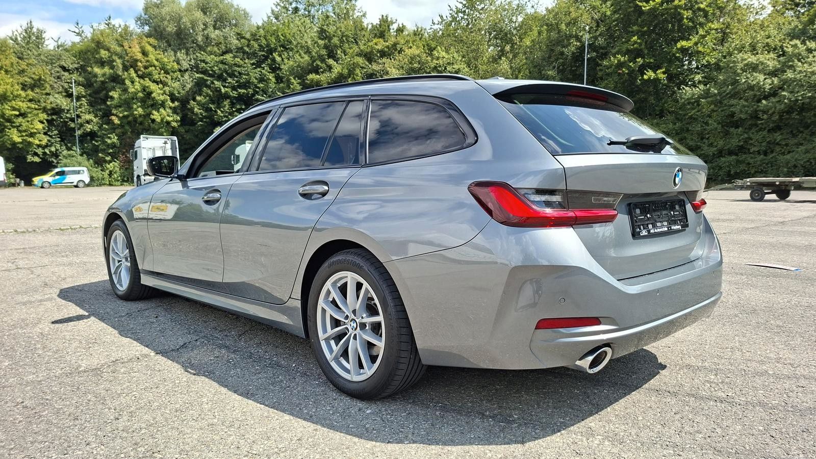 BMW 320d xDrive Touring - Samsaru's Car Outlet