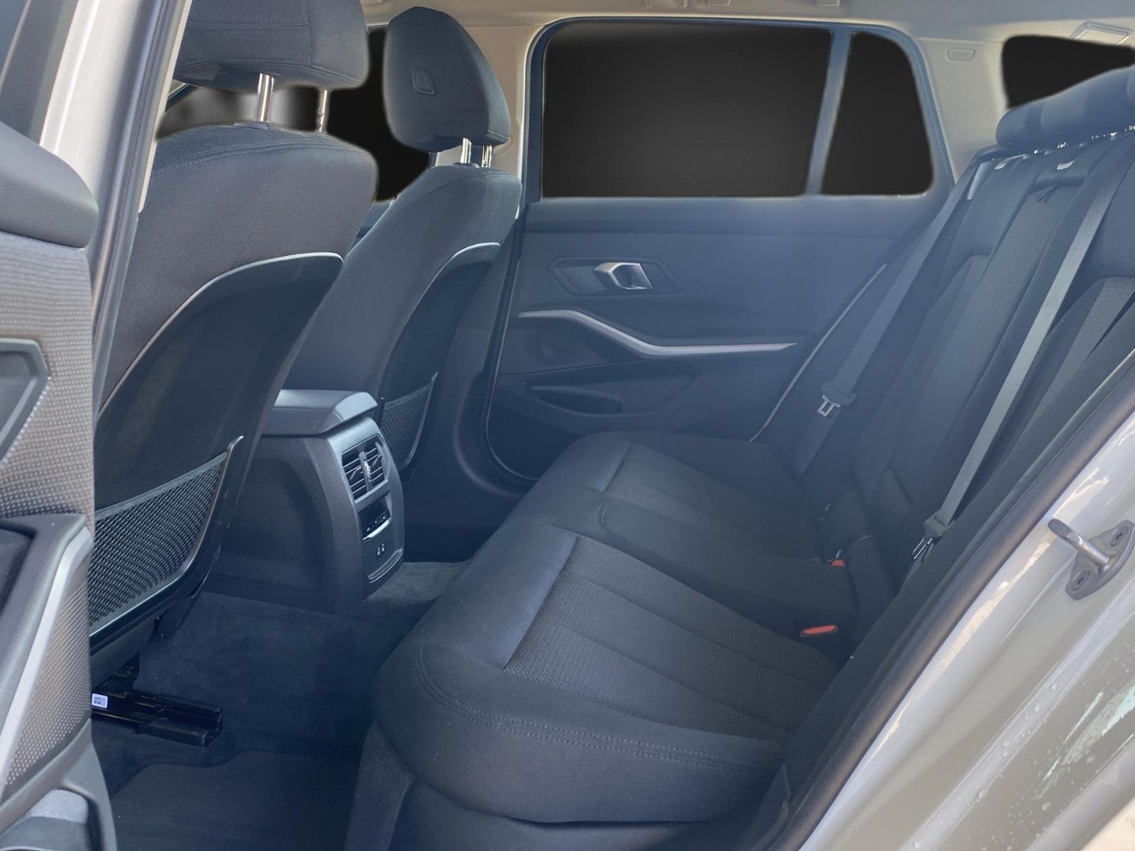 BMW 330 e - Samsaru's Car Outlet