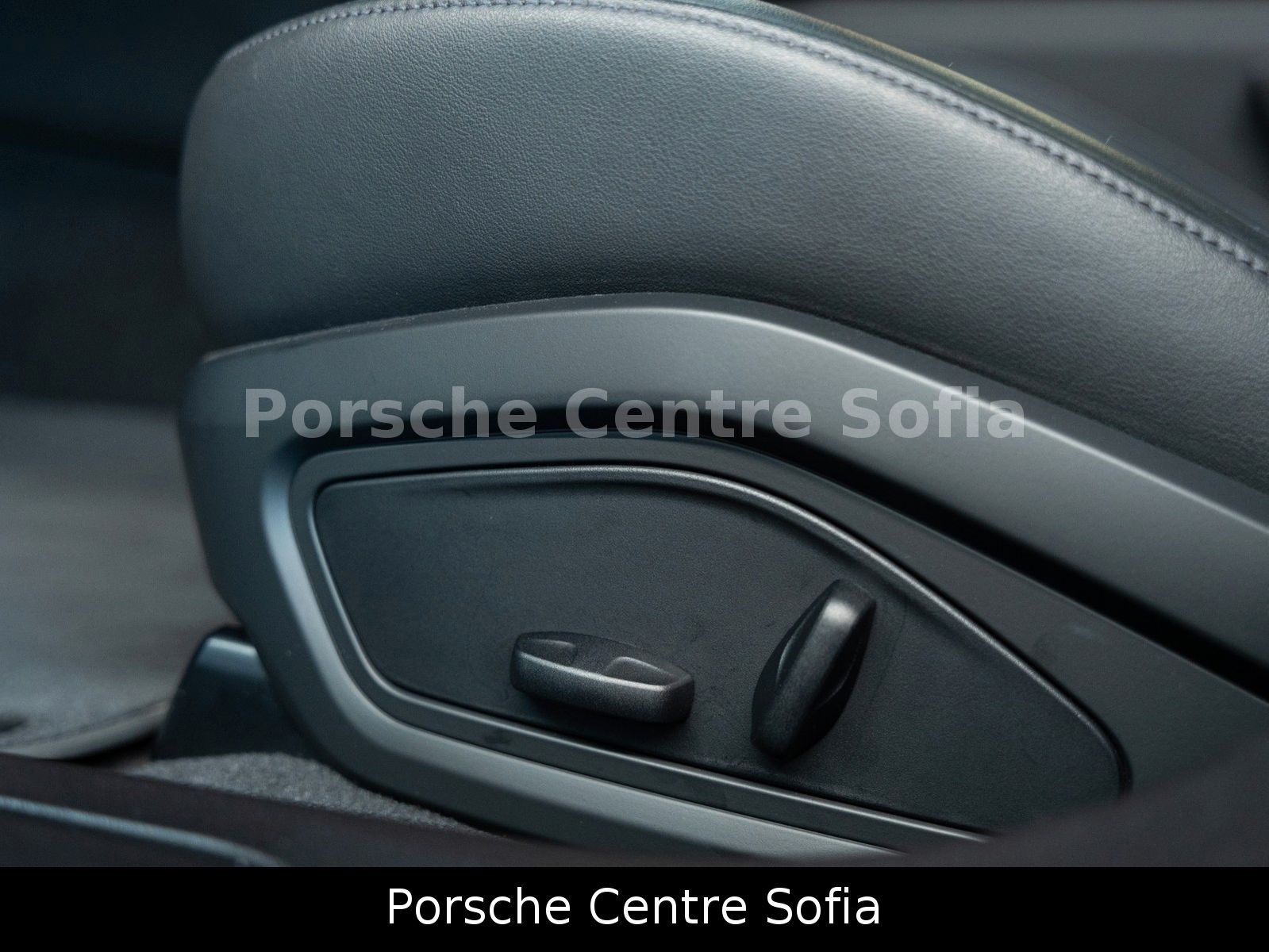 Porsche Taycan Cross Turismo 4