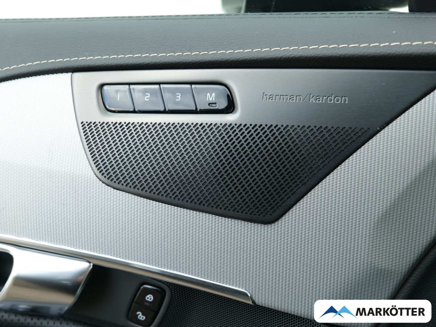Volvo XC90 B5 AWD R-Design /Four-C/Head-up/360 CAM/
