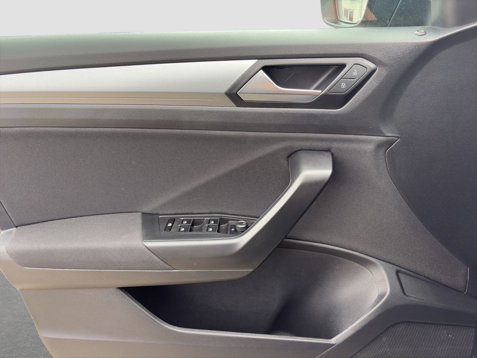 Volkswagen T-Roc 1.0TSI ACTIVE - Samsaru's Car Outlet