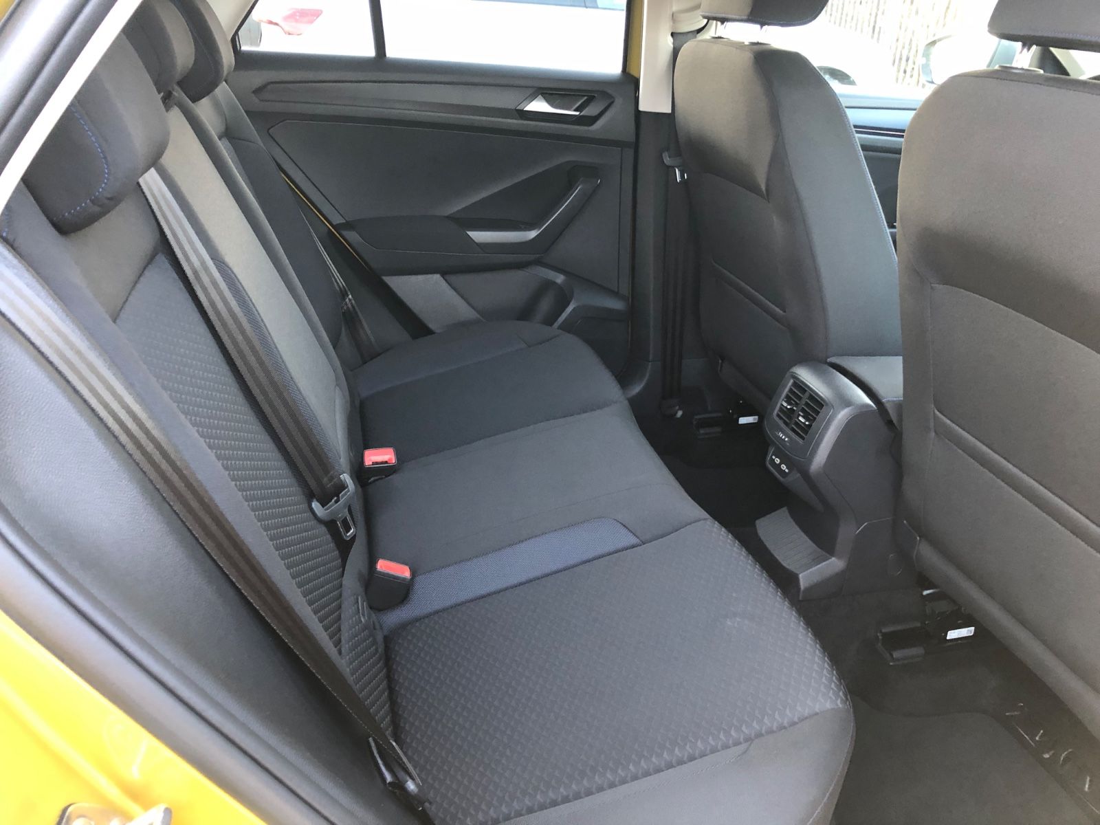 Volkswagen T-Roc United - Samsaru's Car Outlet