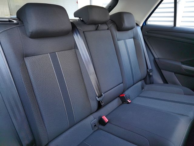Volkswagen T-Roc 1.5 TSI BMT Life - Samsaru's Car Outlet