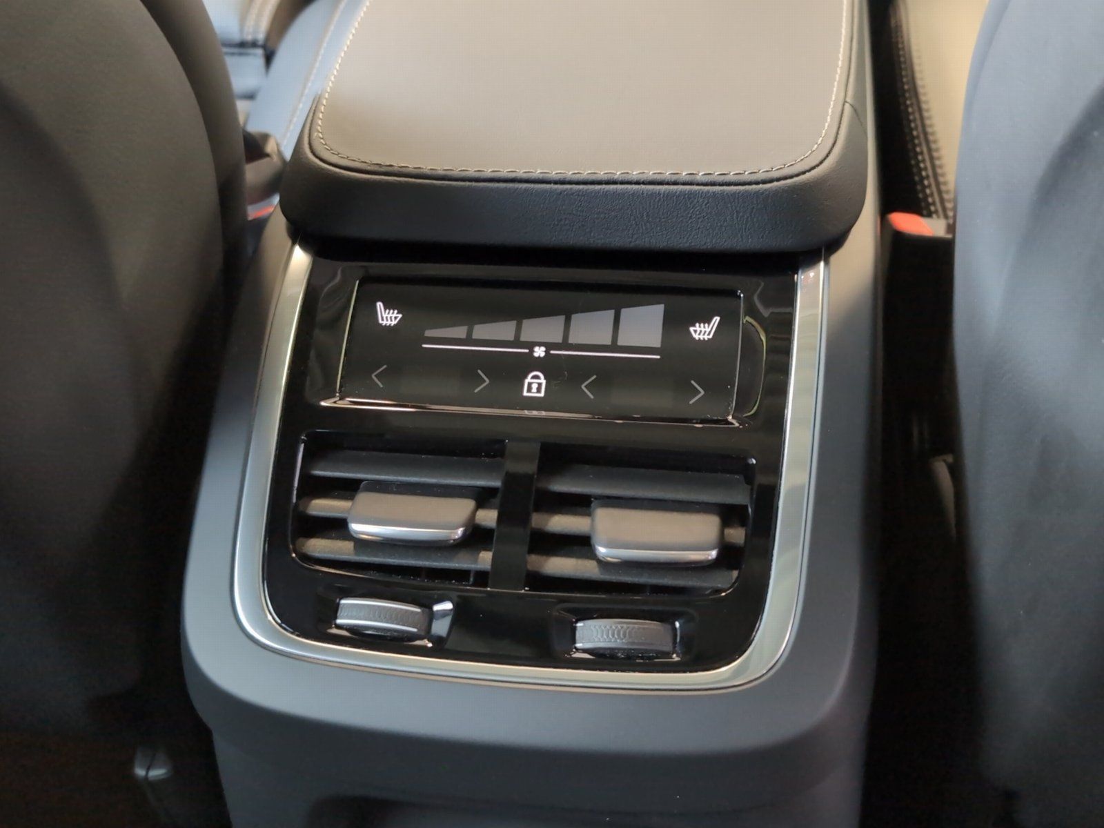 Volvo XC90+T8+Recharge+GT+AWD+Ultra+Dark+7 Sitzer+LED+