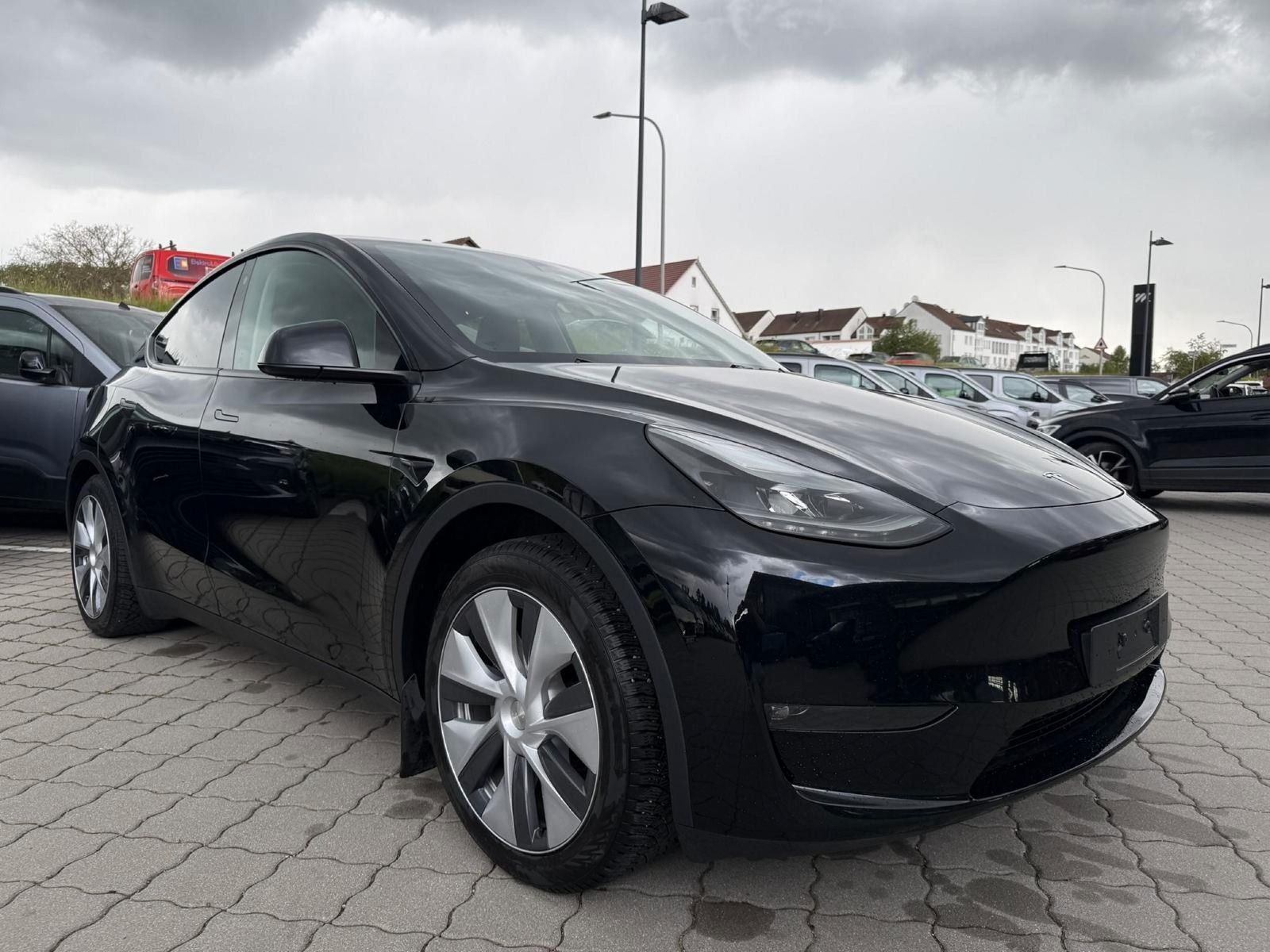 Tesla Model Y Long Range Dual AWD 8-FACH+AHK
