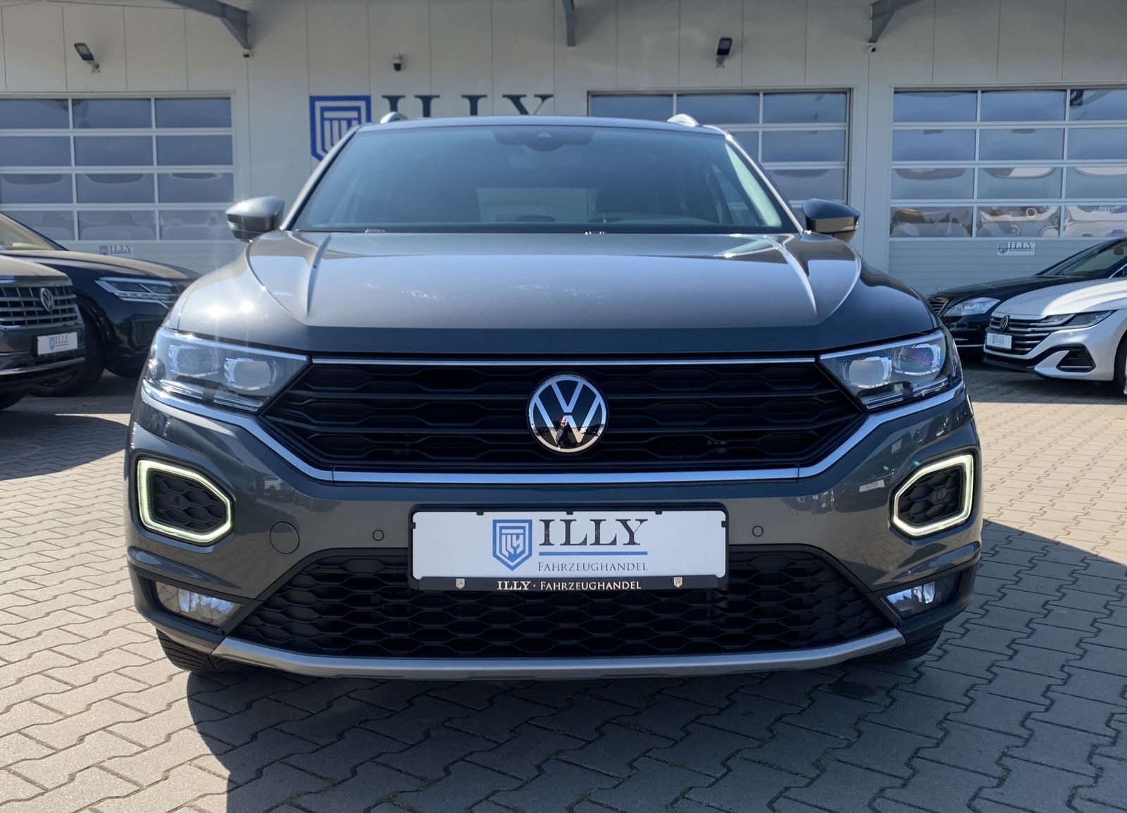 Volkswagen T-Roc 1.5 TSI Sport - Samsaru's Car Outlet