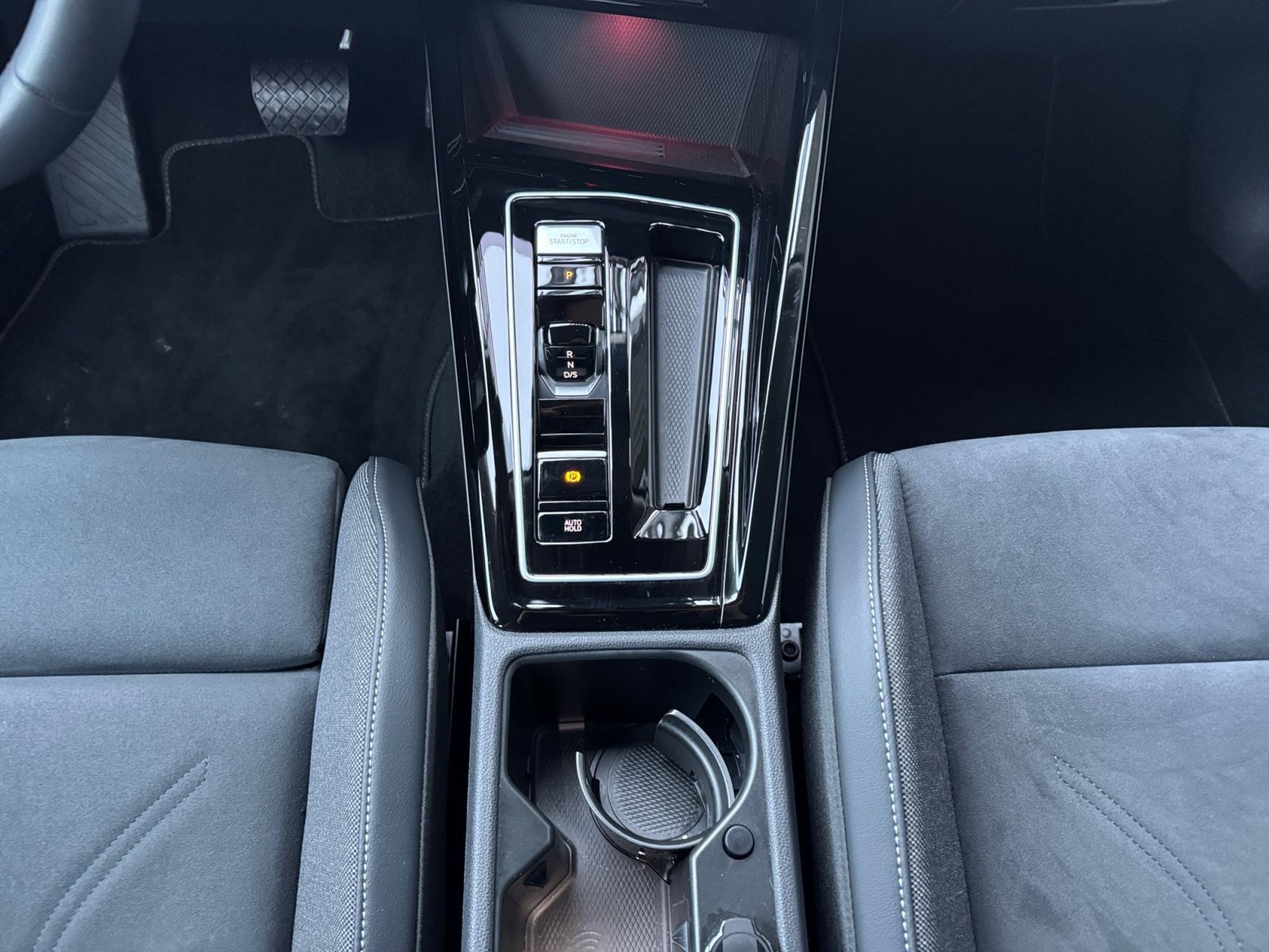Volkswagen Golf Style 1.5 eTSI DSG NAVI LED 360° ACC