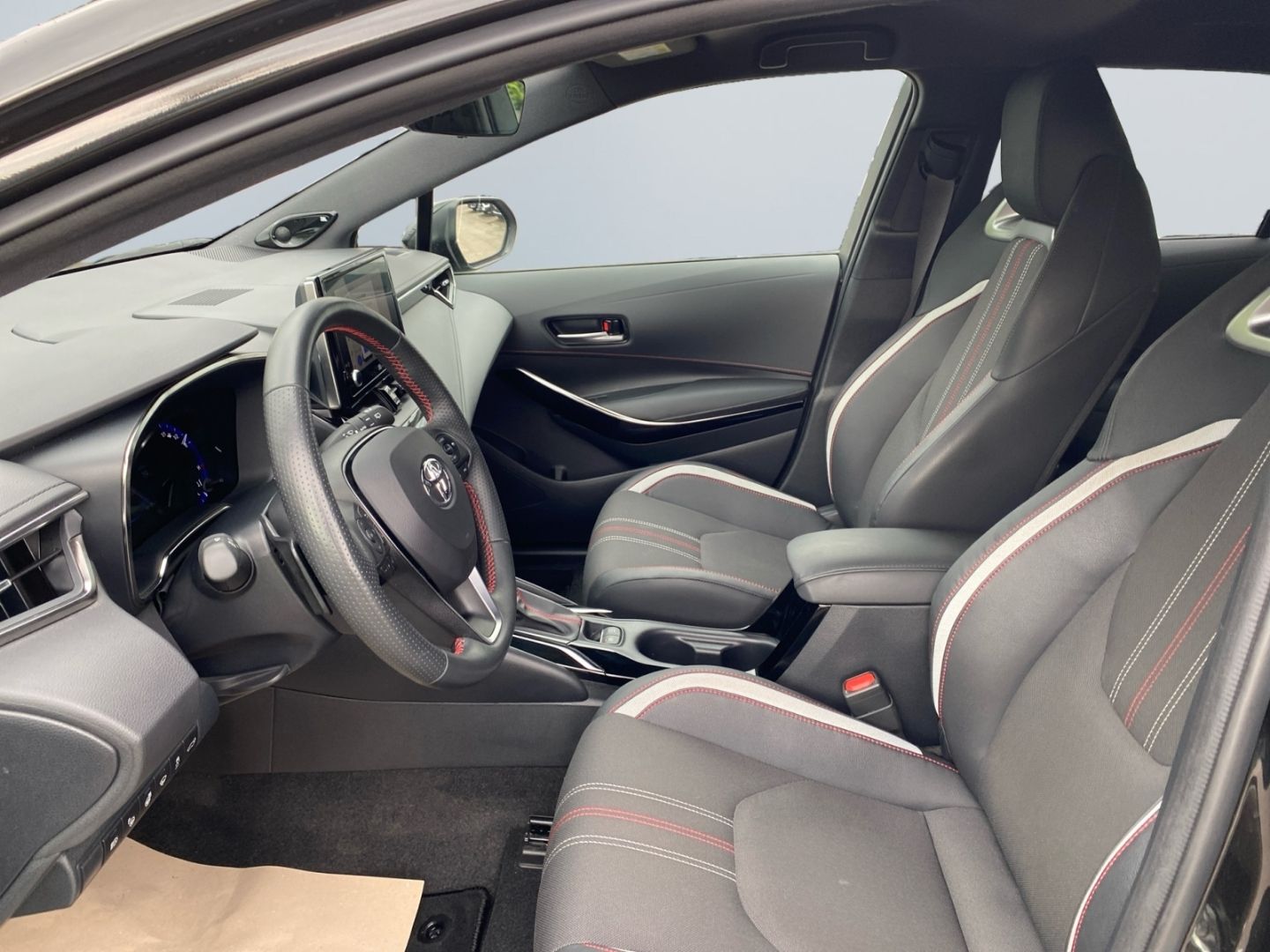 Toyota Corolla 2.0 Hybrid TS GR Sport - Samsaru's Car Outlet