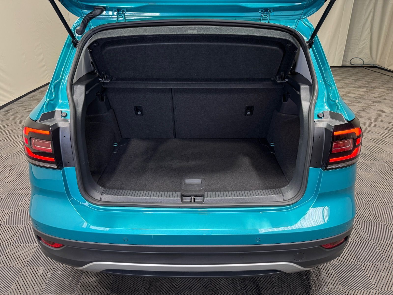 Volkswagen T-Cross Life 1.0 TSI - Samsaru's Car Outlet