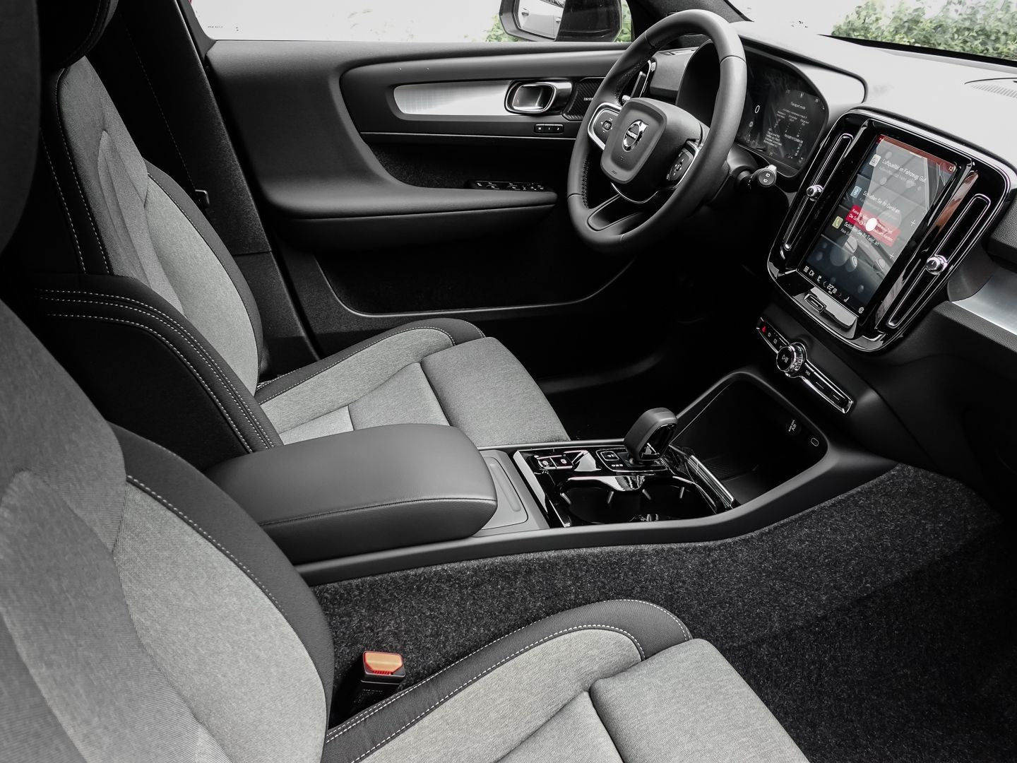 Volvo XC40 B3 Benzin Plus Dark - Samsaru's Car Outlet