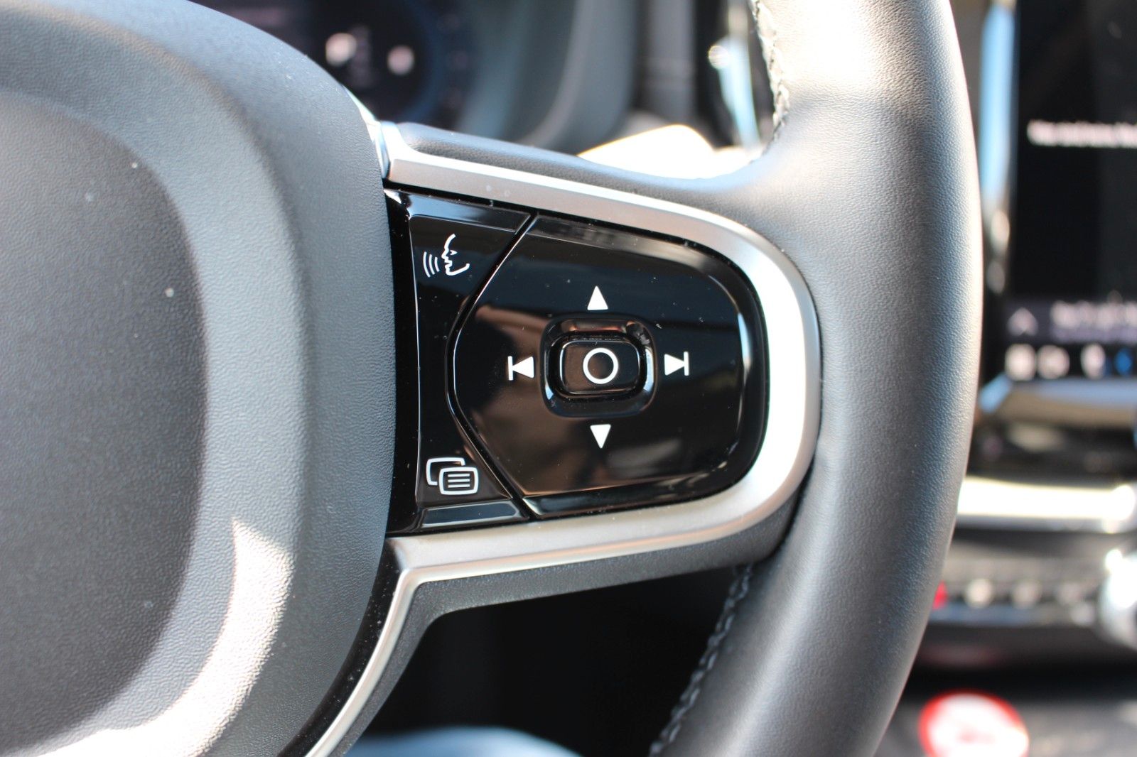 Volvo XC60 B5 Benzin Ultra Dark Massagesitze