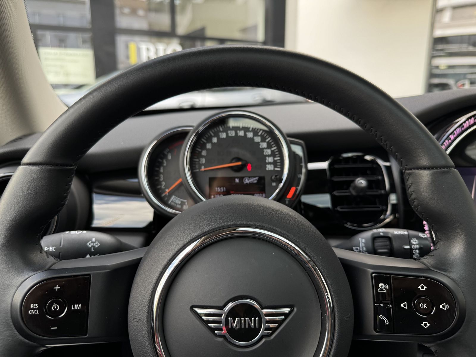 MINI One 3-Türer - Samsaru's Car Outlet