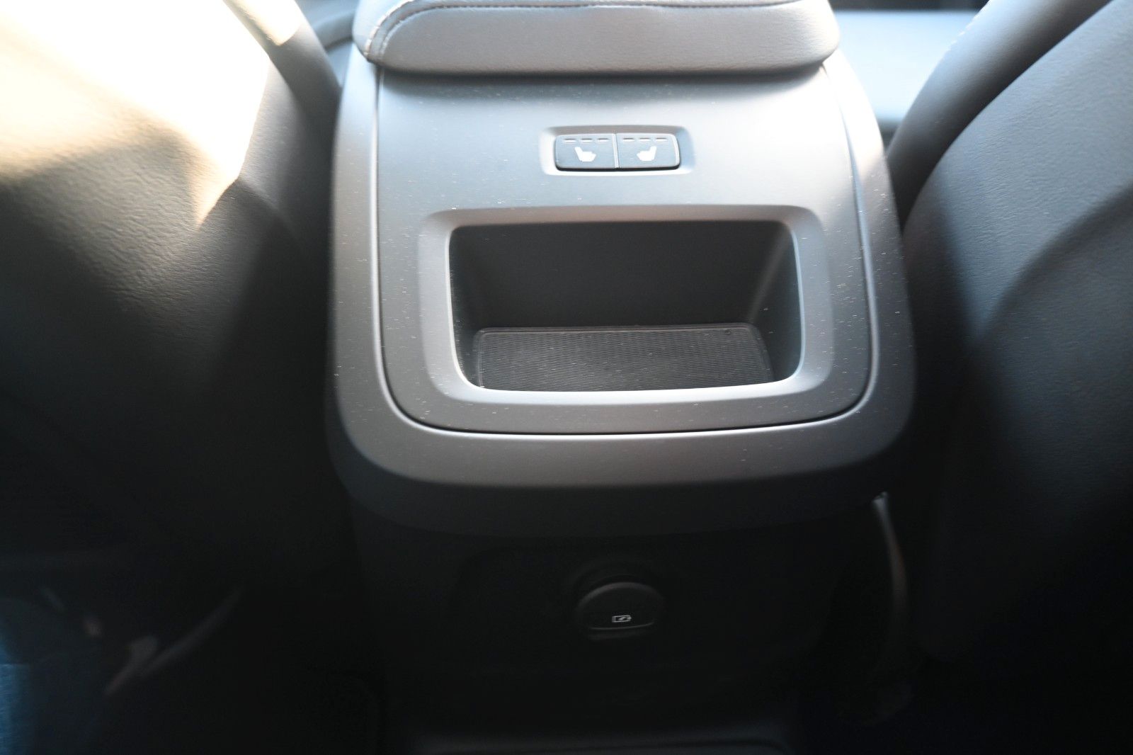 Volvo XC60 R Design PHEV - Samsaru's Car Outlet