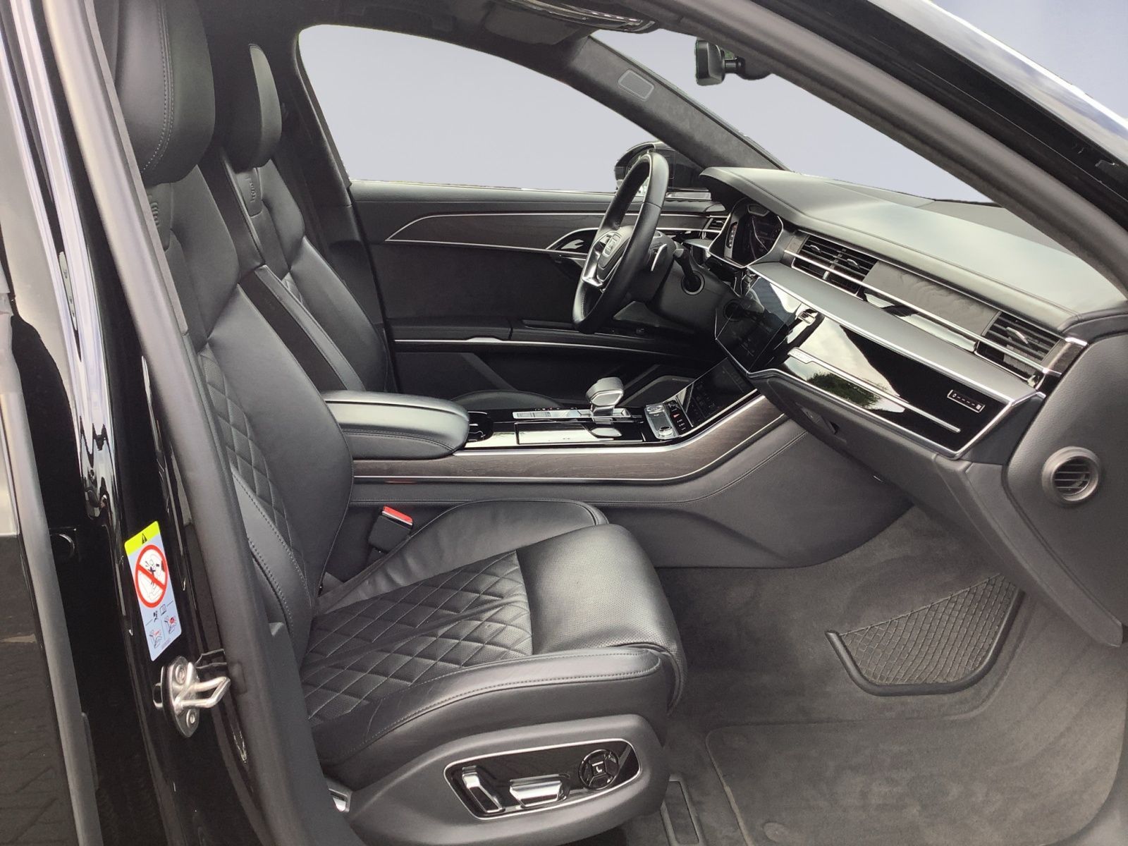 Audi A8 60TDI quattro - Samsaru's Car Outlet