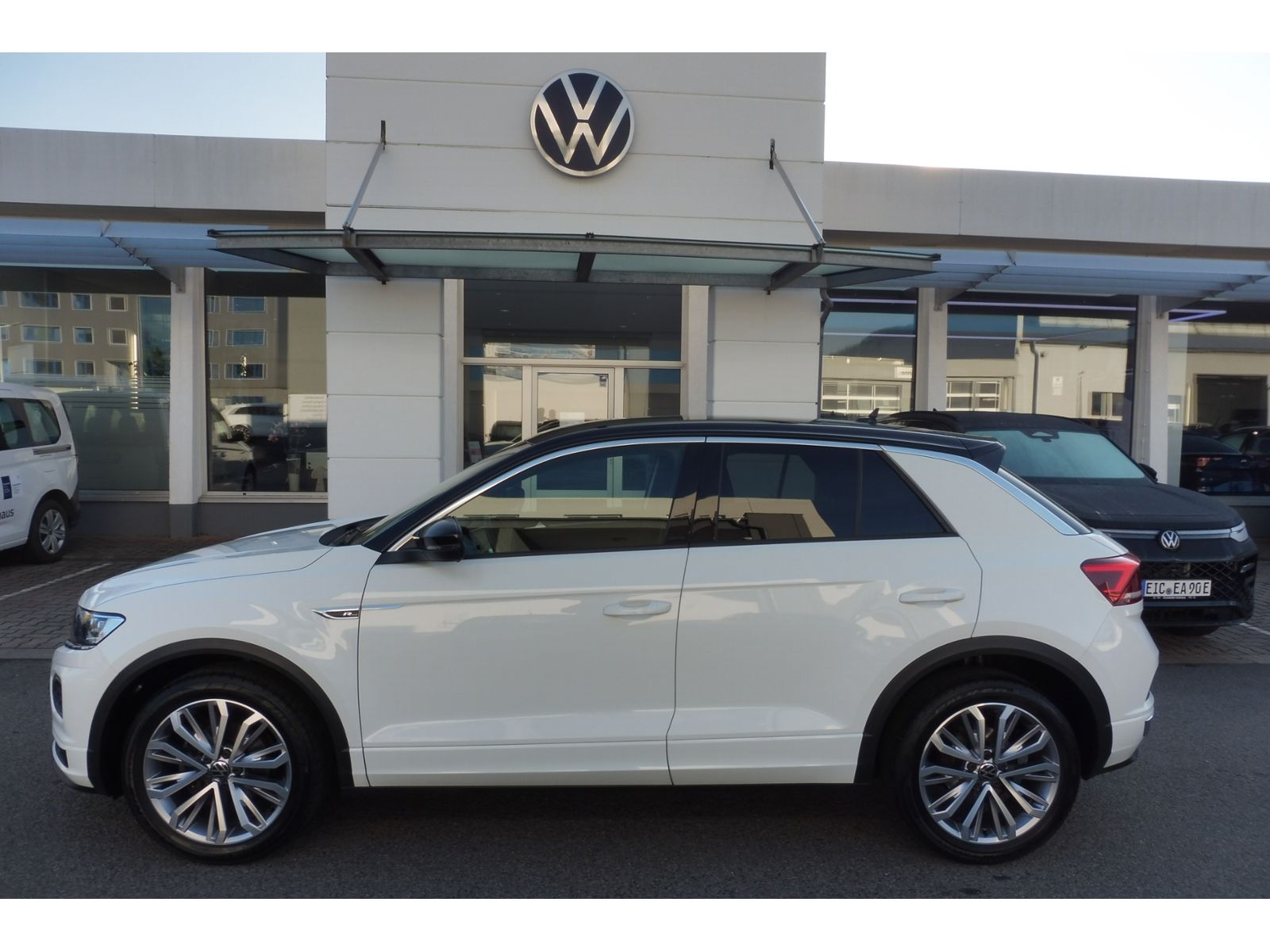 Volkswagen T-ROC Sport 1.5 TSI - Samsaru's Car Outlet